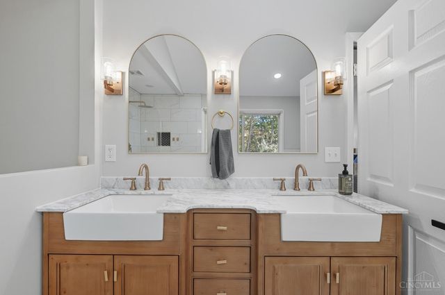 12025 Springdale Lake Drive, Springdale, OH 45246