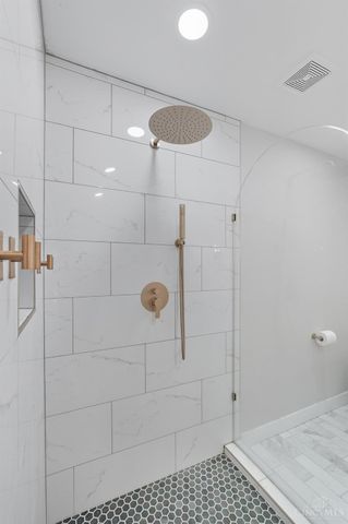 12025 Springdale Lake Drive, Springdale, OH 45246