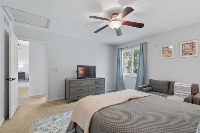 12025 Springdale Lake Drive, Springdale, OH 45246