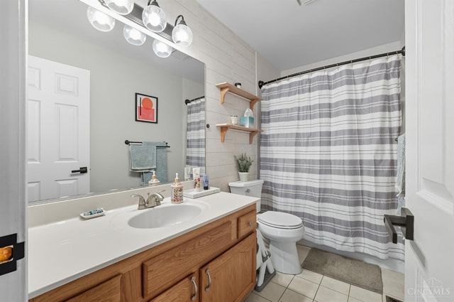 12025 Springdale Lake Drive, Springdale, OH 45246