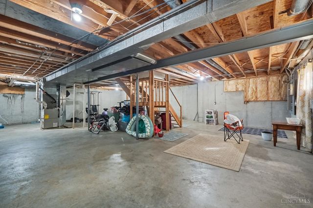 12025 Springdale Lake Drive, Springdale, OH 45246