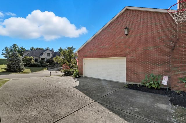 12025 Springdale Lake Drive, Springdale, OH 45246