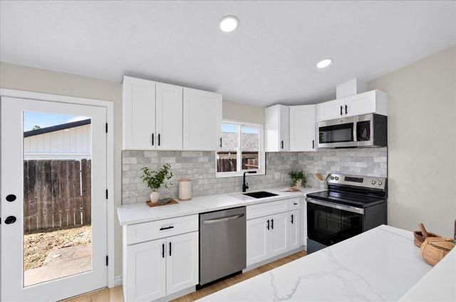 6501 Stoneman Dr, North Highlands, CA 95660