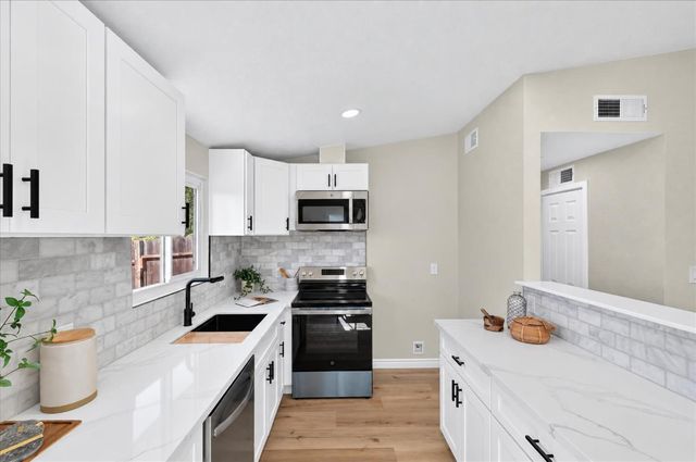 6501 Stoneman Dr, North Highlands, CA 95660