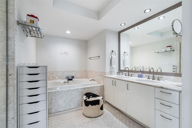 1331 Brickell Bay Dr 1611, Miami, FL 33131