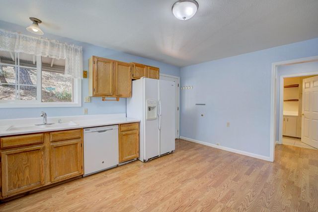 15241 Magnolia Rd, Grass Valley, CA 95949