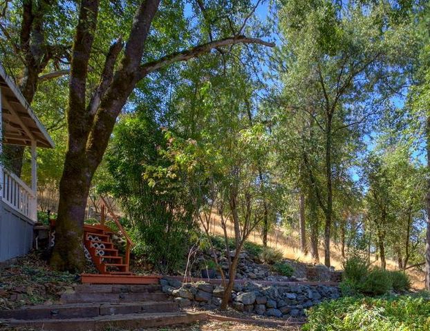 15241 Magnolia Rd, Grass Valley, CA 95949