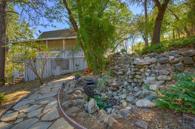 15241 Magnolia Rd, Grass Valley, CA 95949