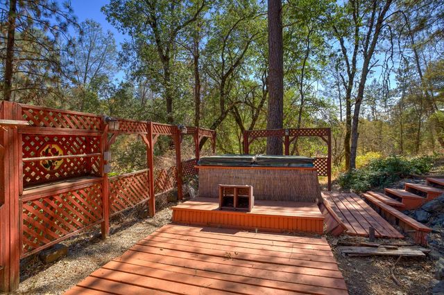 15241 Magnolia Rd, Grass Valley, CA 95949