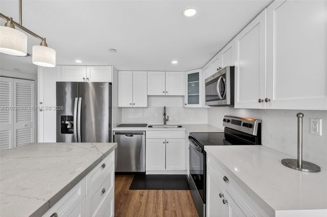 2401 Collins Ave 602, Miami Beach, FL 33140