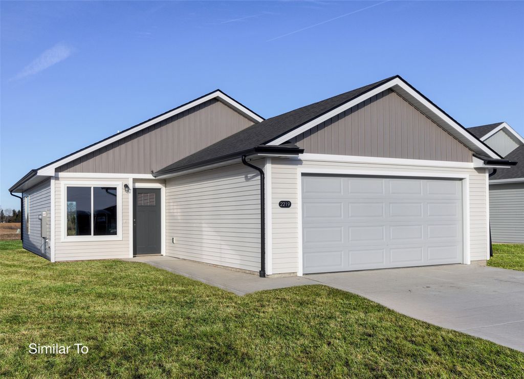 2204 Legacy Drive, Norwalk, IA 50211