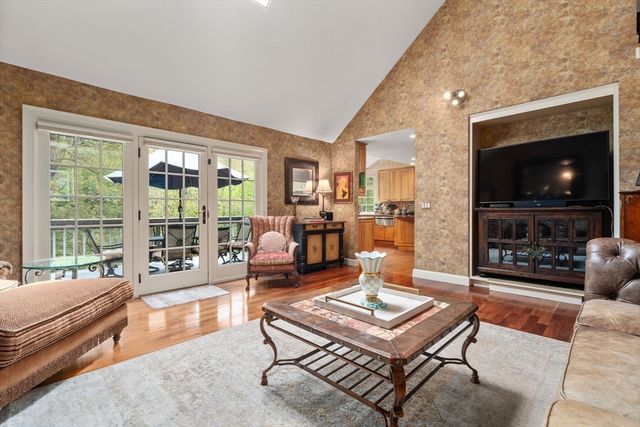 71 Sears Rd, Southborough, MA 01772