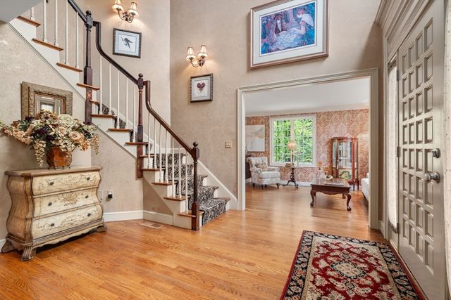 71 Sears Rd, Southborough, MA 01772