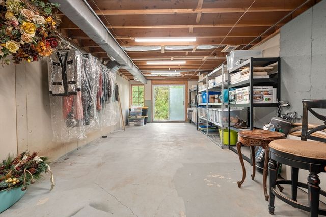 71 Sears Rd, Southborough, MA 01772