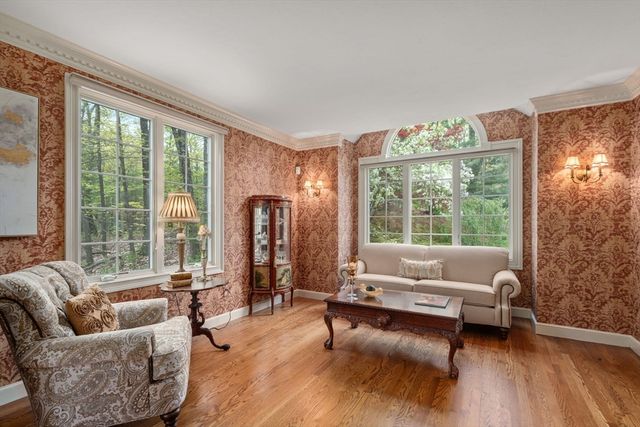 71 Sears Rd, Southborough, MA 01772
