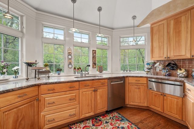 71 Sears Rd, Southborough, MA 01772