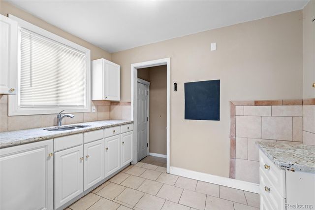 8249 Robson Street, Detroit, MI 48228