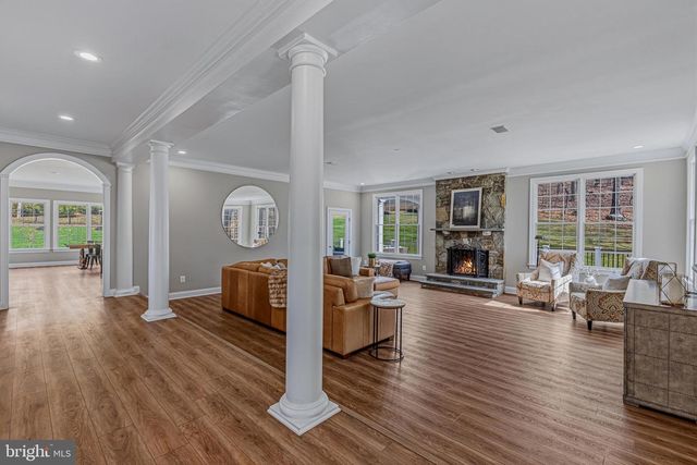 41297 DUTTON CT, Waterford, VA 20197