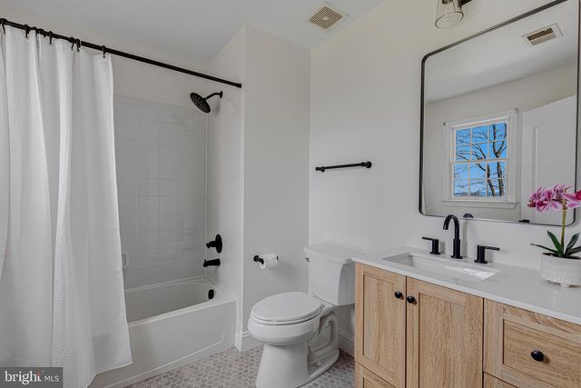 41297 DUTTON CT, Waterford, VA 20197