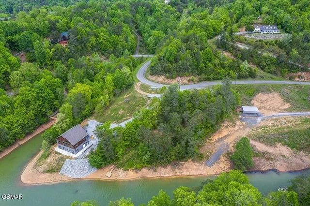2 Caywood Road, Dandridge, TN 37725