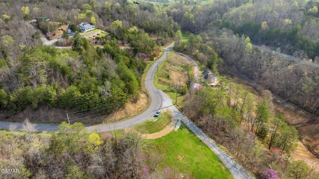 2 Caywood Road, Dandridge, TN 37725