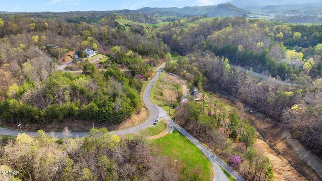 2 Caywood Road, Dandridge, TN 37725