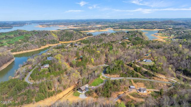 2 Caywood Road, Dandridge, TN 37725