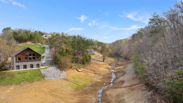 2 Caywood Road, Dandridge, TN 37725