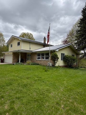 2784 Hillcrest Drive, Ionia, MI 48846