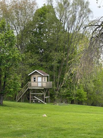 2784 Hillcrest Drive, Ionia, MI 48846