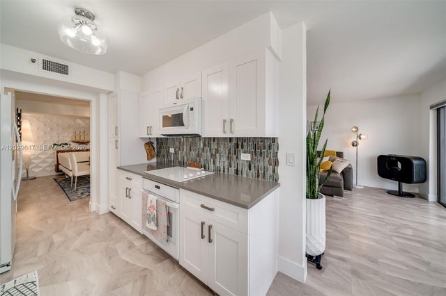 1201 S Ocean Drive 1105N, Hollywood, FL 33019