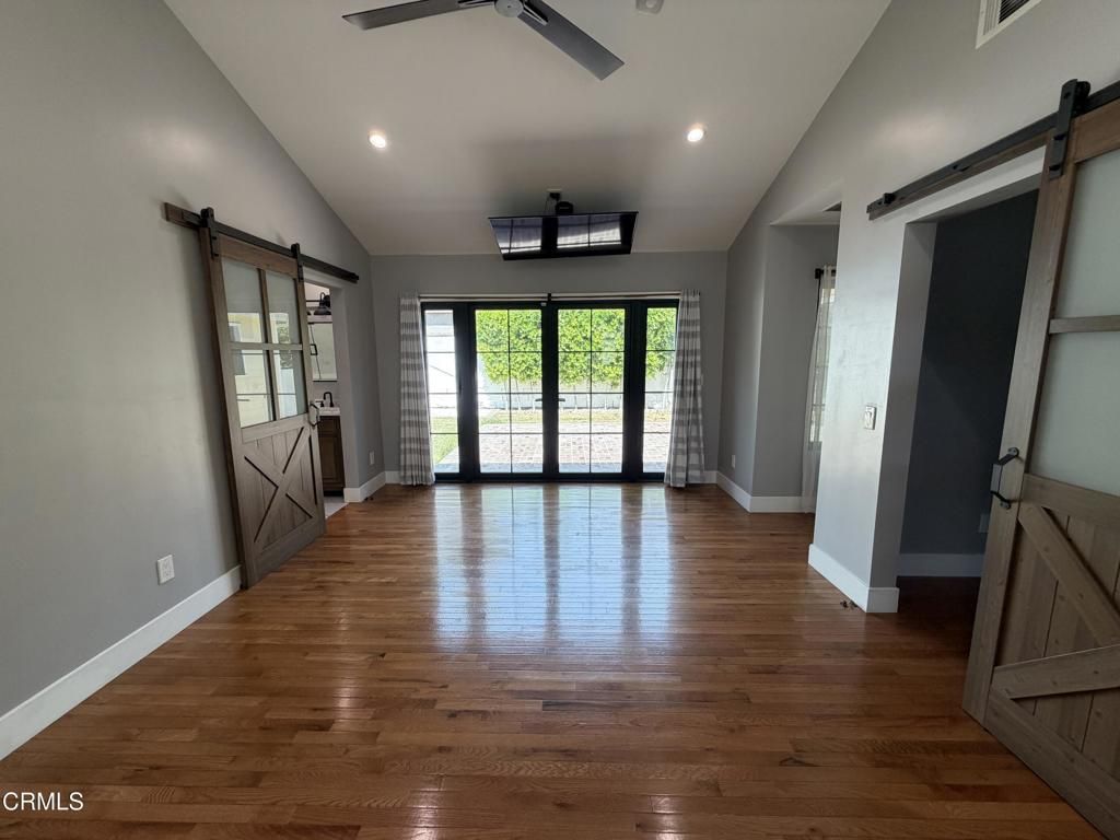 Image 11 of property listing at 4703 Oakwood Avenue, La Canada Flintridge, CA 91011