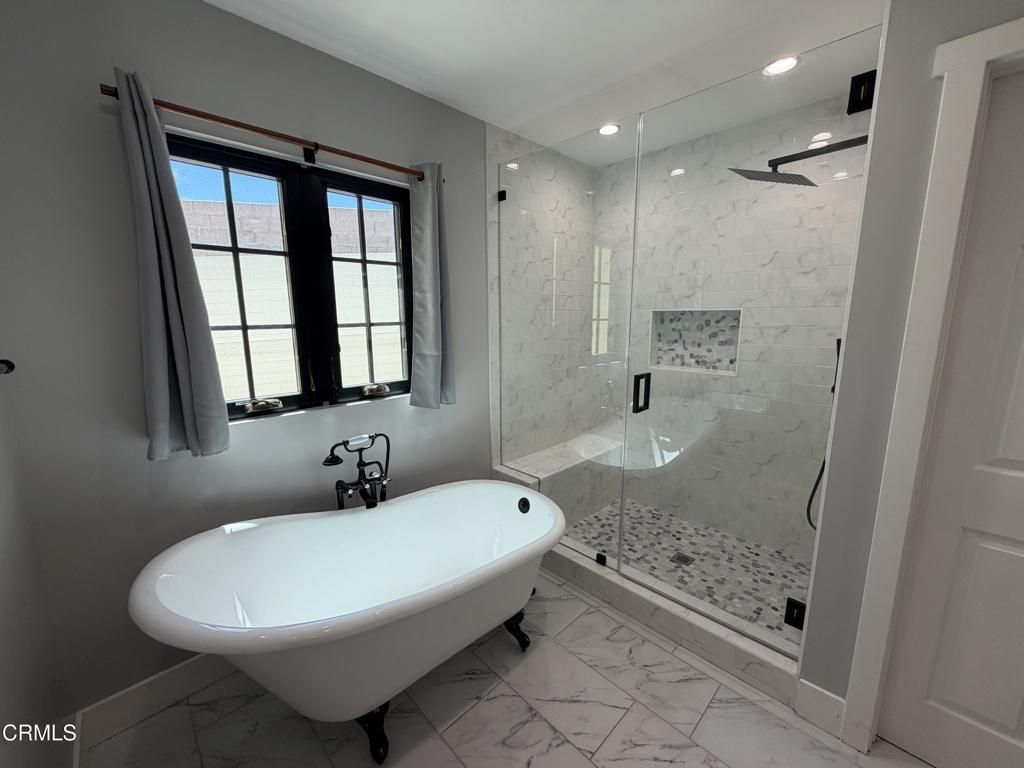 Image 13 of property listing at 4703 Oakwood Avenue, La Canada Flintridge, CA 91011