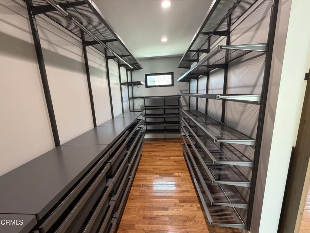 Image 15 of property listing at 4703 Oakwood Avenue, La Canada Flintridge, CA 91011