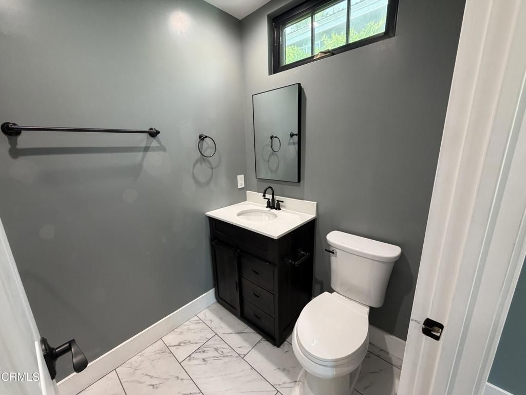 Image 17 of property listing at 4703 Oakwood Avenue, La Canada Flintridge, CA 91011