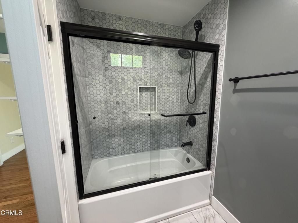 Image 18 of property listing at 4703 Oakwood Avenue, La Canada Flintridge, CA 91011