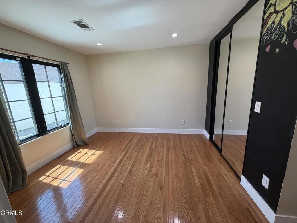 Image 19 of property listing at 4703 Oakwood Avenue, La Canada Flintridge, CA 91011