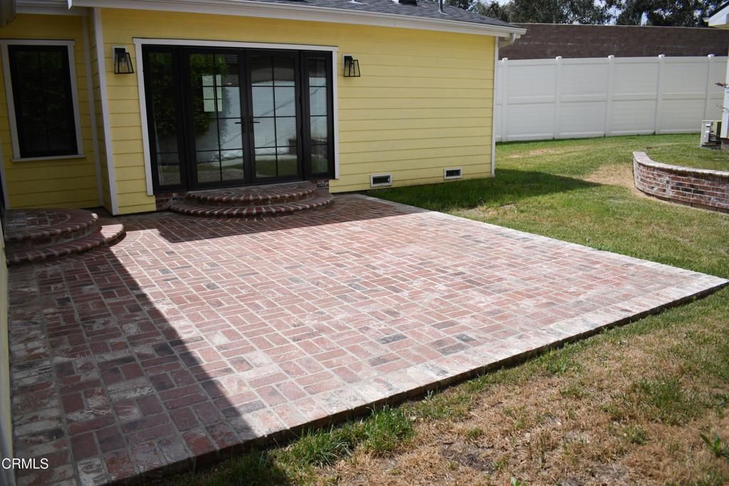 Image 27 of property listing at 4703 Oakwood Avenue, La Canada Flintridge, CA 91011