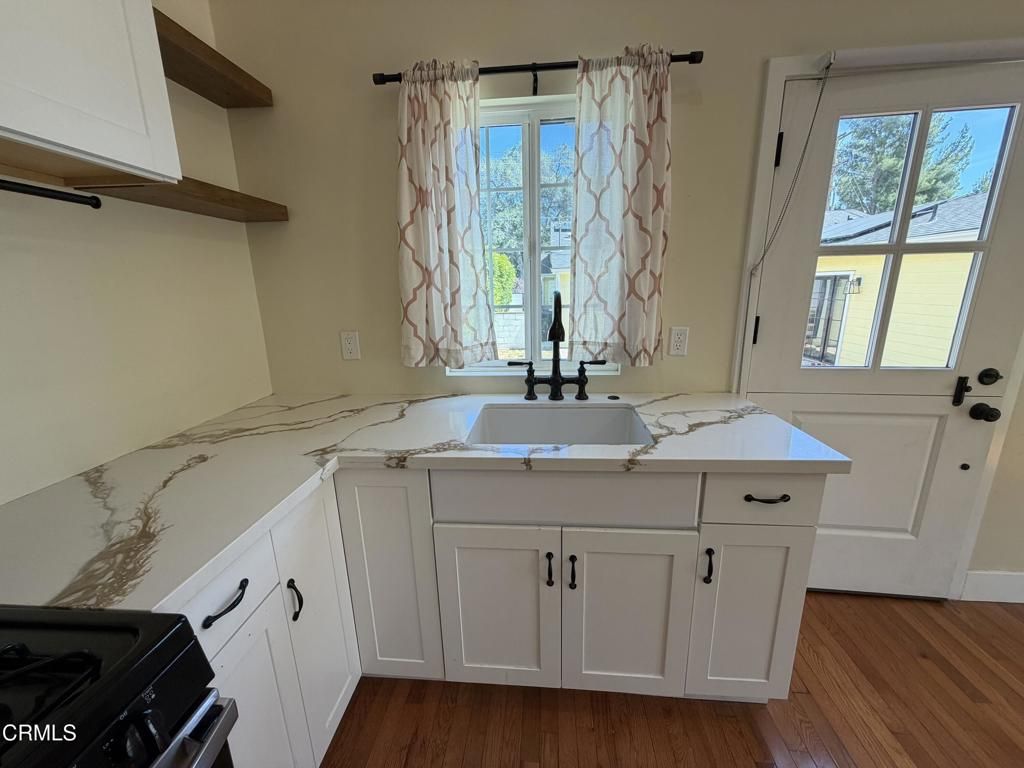 Image 29 of property listing at 4703 Oakwood Avenue, La Canada Flintridge, CA 91011