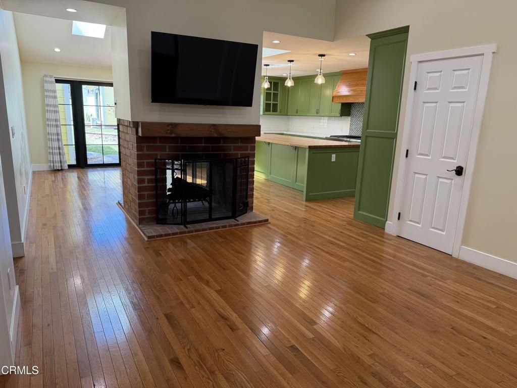 Image 3 of property listing at 4703 Oakwood Avenue, La Canada Flintridge, CA 91011