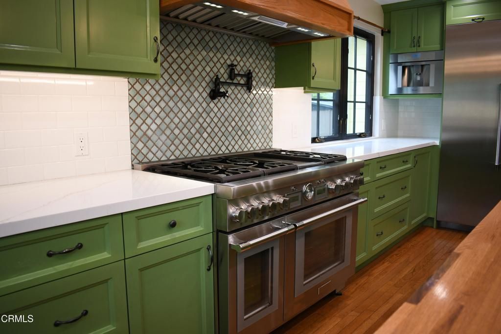 Image 6 of property listing at 4703 Oakwood Avenue, La Canada Flintridge, CA 91011