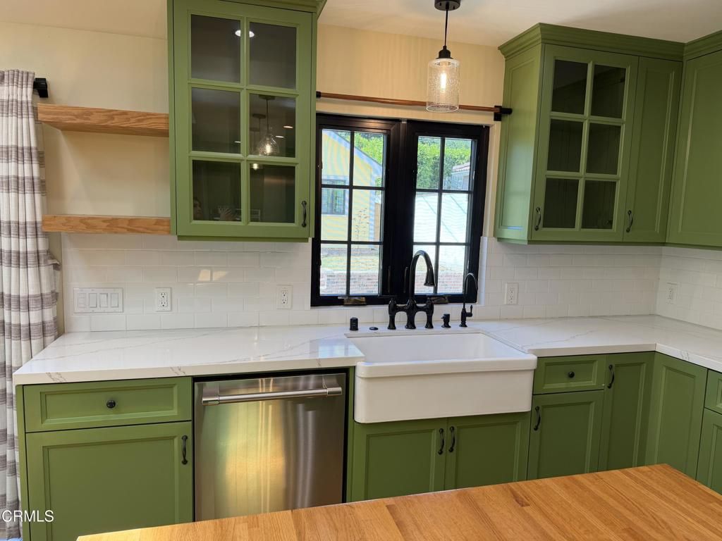 Image 9 of property listing at 4703 Oakwood Avenue, La Canada Flintridge, CA 91011