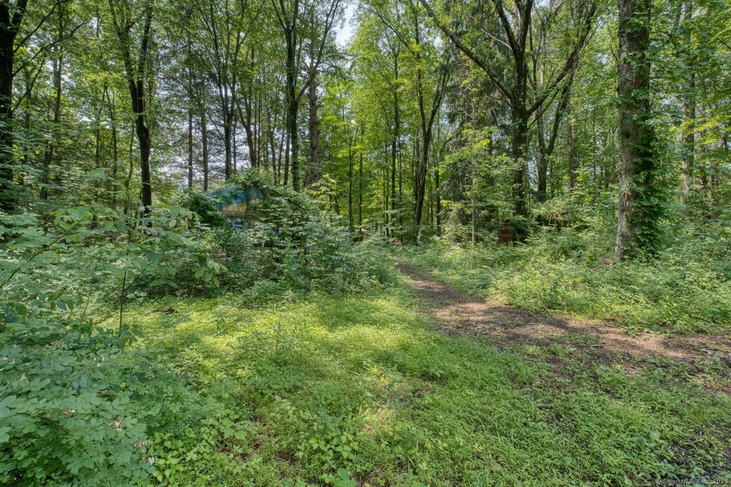 Edgewood Road, Berlin, CT 06037