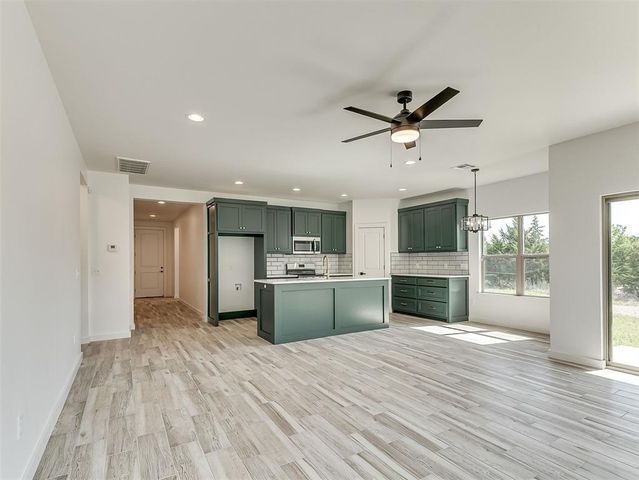 1925 E Springer Avenue, Guthrie, OK 73044
