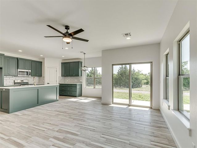 1925 E Springer Avenue, Guthrie, OK 73044