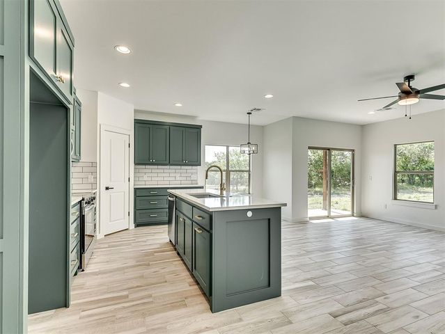 1925 E Springer Avenue, Guthrie, OK 73044