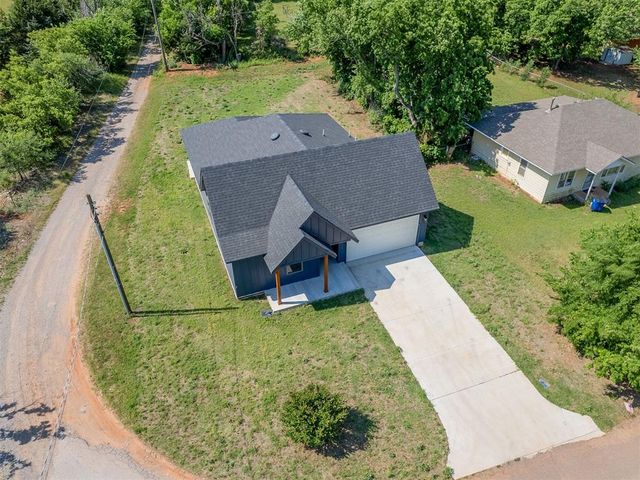 1925 E Springer Avenue, Guthrie, OK 73044