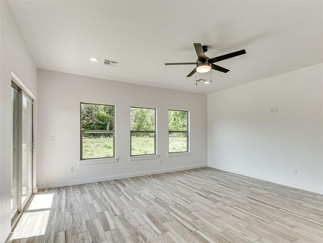 1925 E Springer Avenue, Guthrie, OK 73044