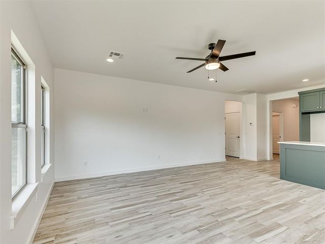 1925 E Springer Avenue, Guthrie, OK 73044