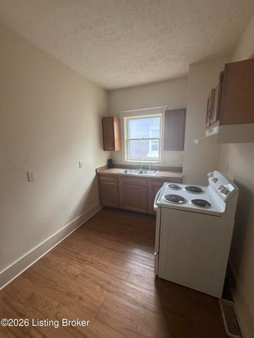 2 Eutropia Ct, Louisville, KY 40208